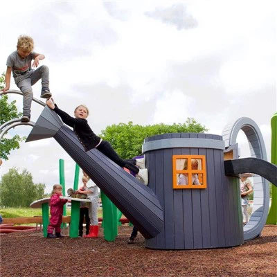 Новое уличное оборудование